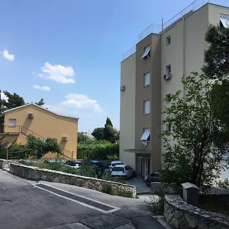 Busic In アパート